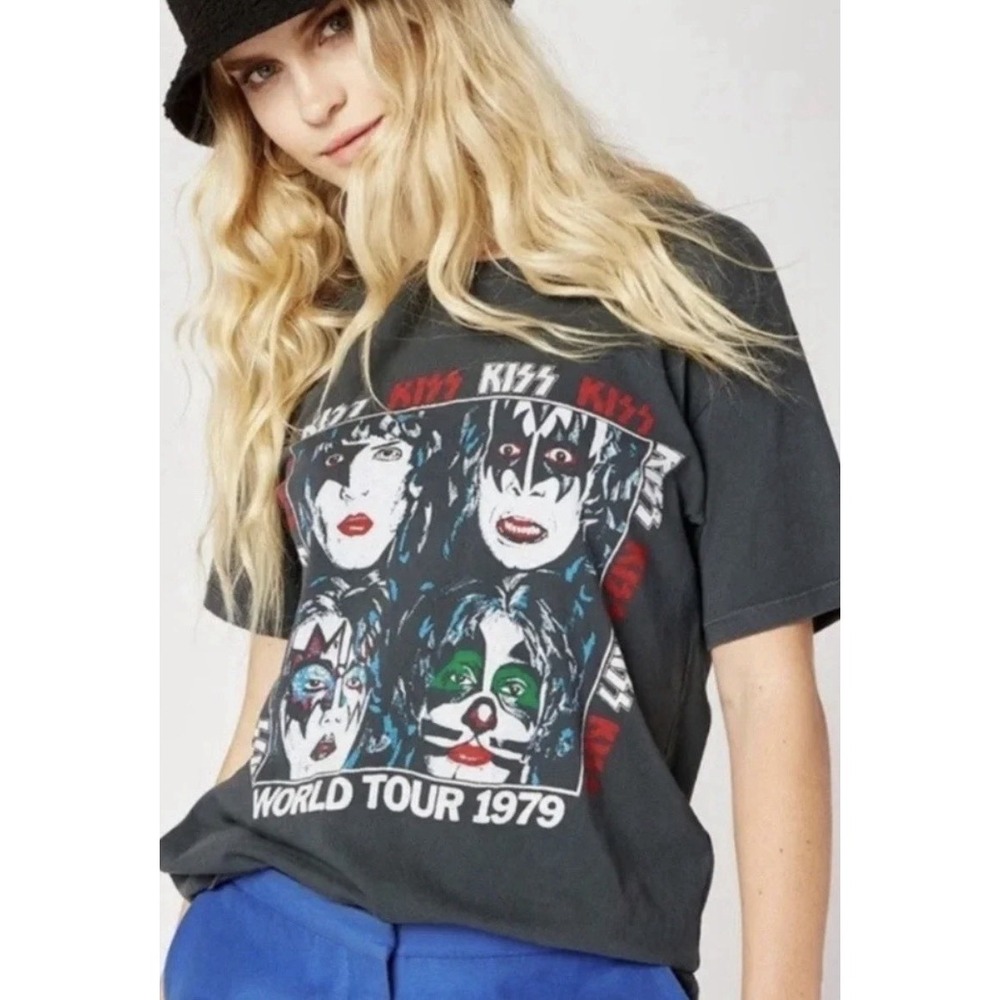 Daydreamer Size Medium Kiss World Tour 1979 Graphic Band Tee Shirt Charcoal